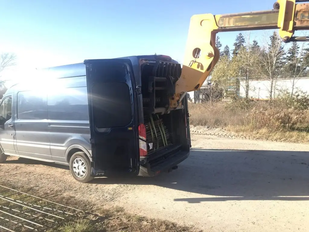 Reliable Deliveries van at a Niagara job site